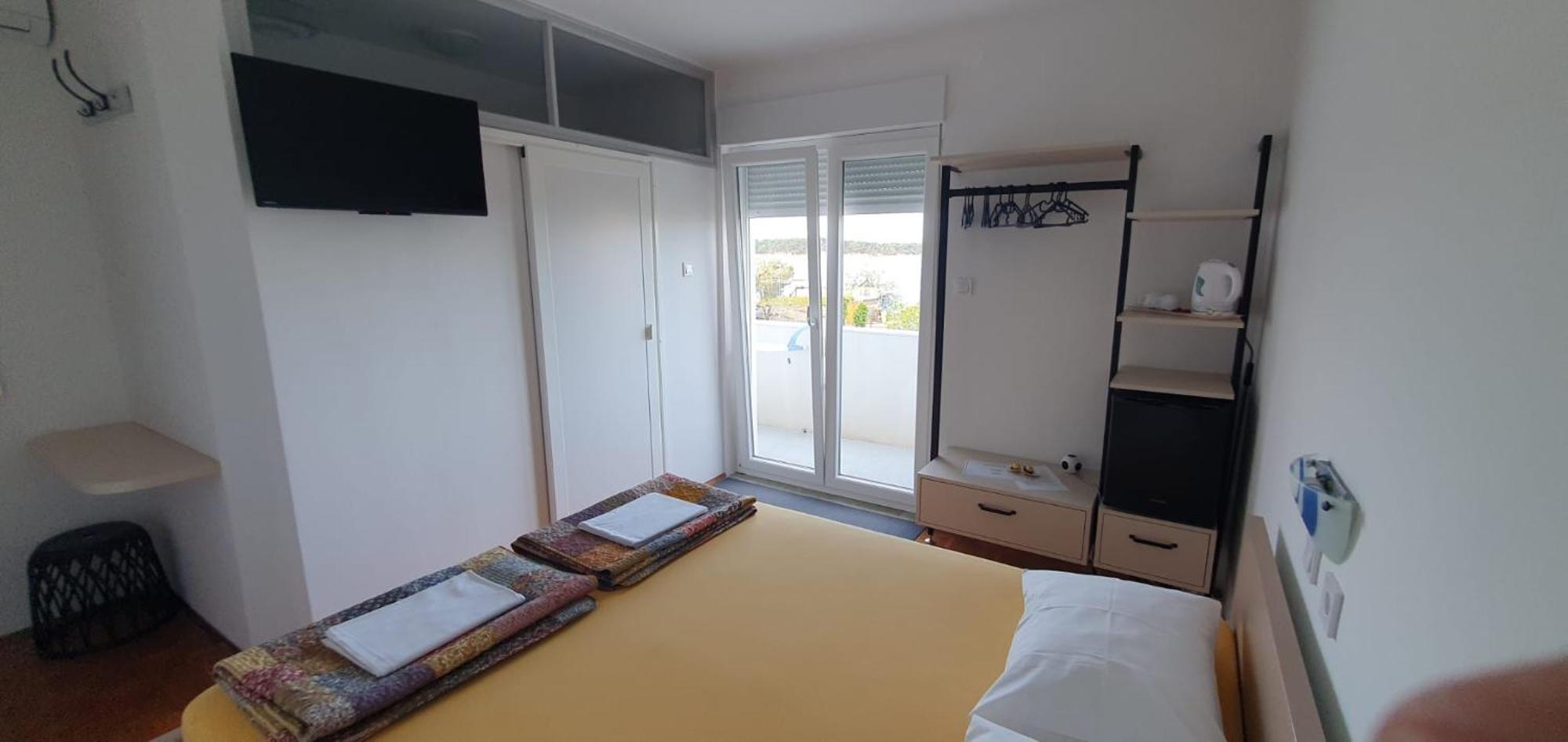 Apartments & Rooms Fam Ribaric Banjol Δωμάτιο φωτογραφία